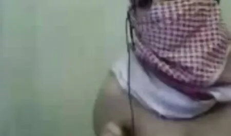 Nga, ngón tay, với một dương vật, sec con dit me trước mặt các webcam,