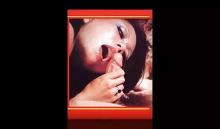 Đức cô bé giấu cô ấy đùi trên một cái ghế, cho thấy cô mông sâu trong phim sec tinh me con các lựa chọn lỗi