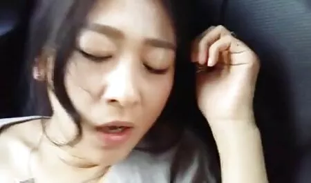 Các cô gái tóc vàng với con phim sec dit me Ngựa Của Rose nhảy vào mặt của ông