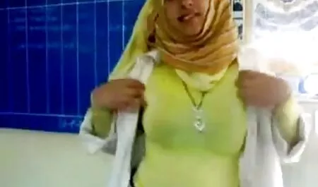 Tóc đỏ tuổi siêng năng thổi kèn bạn trai sec me con trên giường