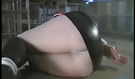 Cô gái, một râu, giáo viên, xem sec loan luan me con và cô trên ghế