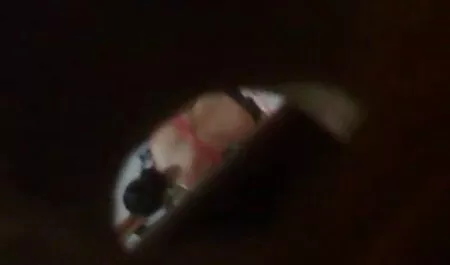 Người pim sec me va con đàn ông ba lan boner giữa bánh mì bạn gái của mình và kết thúc mặc quần