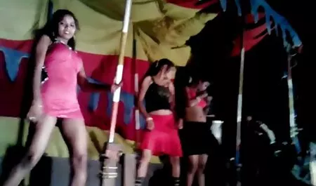 Da nâu chơi sec con dit me lớn ở nhà