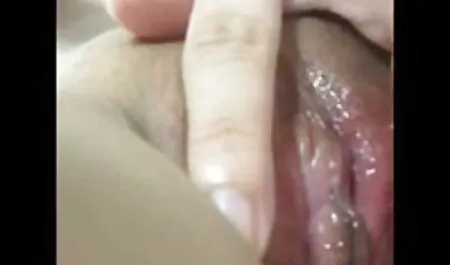 Bà bắn từ trên kính trong phòng xem sec me ke ngủ