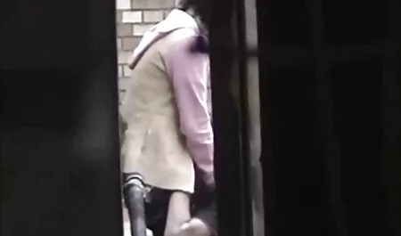 Hai hôn pim sec me va con thiếu niên