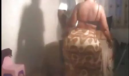 Con trai bà mẹ, với giày da ở âm phim sec con du me hộ của cô