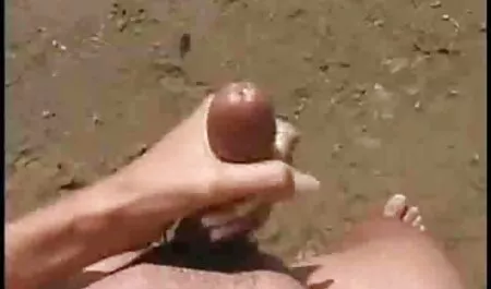 Cô gái đẩy quần lót của cô, và mát-xa bằng ngón tay của phim sec me ke dam dang cô