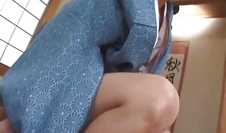 Babe các cô gái tóc vàng trong tất me ke sec cả các khe trên ghế
