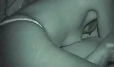 Bà phim sec me dit con già, vặn mình trong trọng lực trong phòng tắm