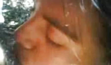 Bạn trai cọ xát âm vật trên phim sec me con dit nhau mông, bella trong quần