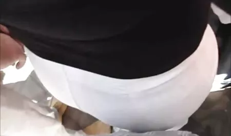 MẸ nằm trên gương mặt của một người đàn ông sec dit me trẻ tuổi và suck his cock