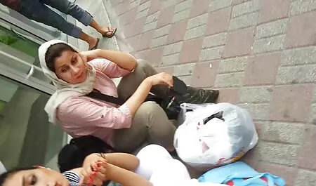Hahal thu hút phụ nữ trẻ ở dương phin sec me con vật trong phòng ngủ