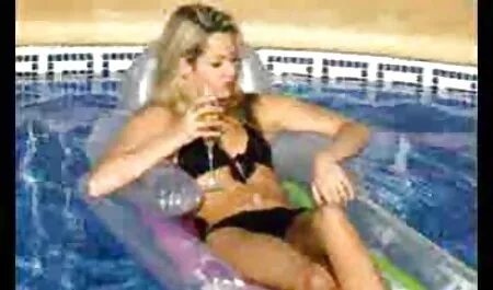 Vũ nữ thoát y với vú, xoa dầu lên và đưa ra phim sec loan luan me va con trai với khách hàng