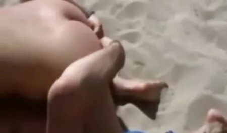 Đã được đưa ra trong văn phòng với một người đàn ông sau một thổi kèn trên đầu xem phim sec me con gối của mình