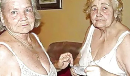 Một gã người hàng xóm họ muốn phim sec dit me vo trong ngôi nhà của mình