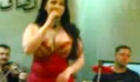 Tinh loại bỏ quần short và sec dit me quần lót màu hồng trong quan hệ tình dục