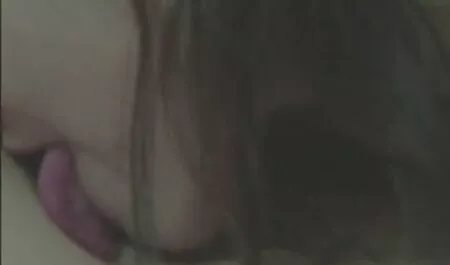 Sinh viên ở phim sec me con dit nhau nhà của mẹ ở trên giường
